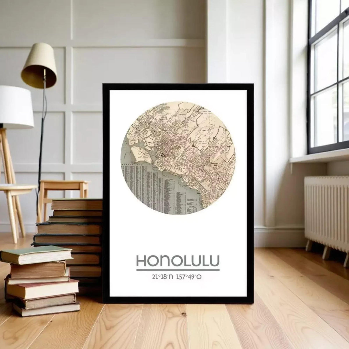 A framed map of Honolulu, Hawaii, with the text "HONOLULU 21° 18' 57.9° O" printed on it.