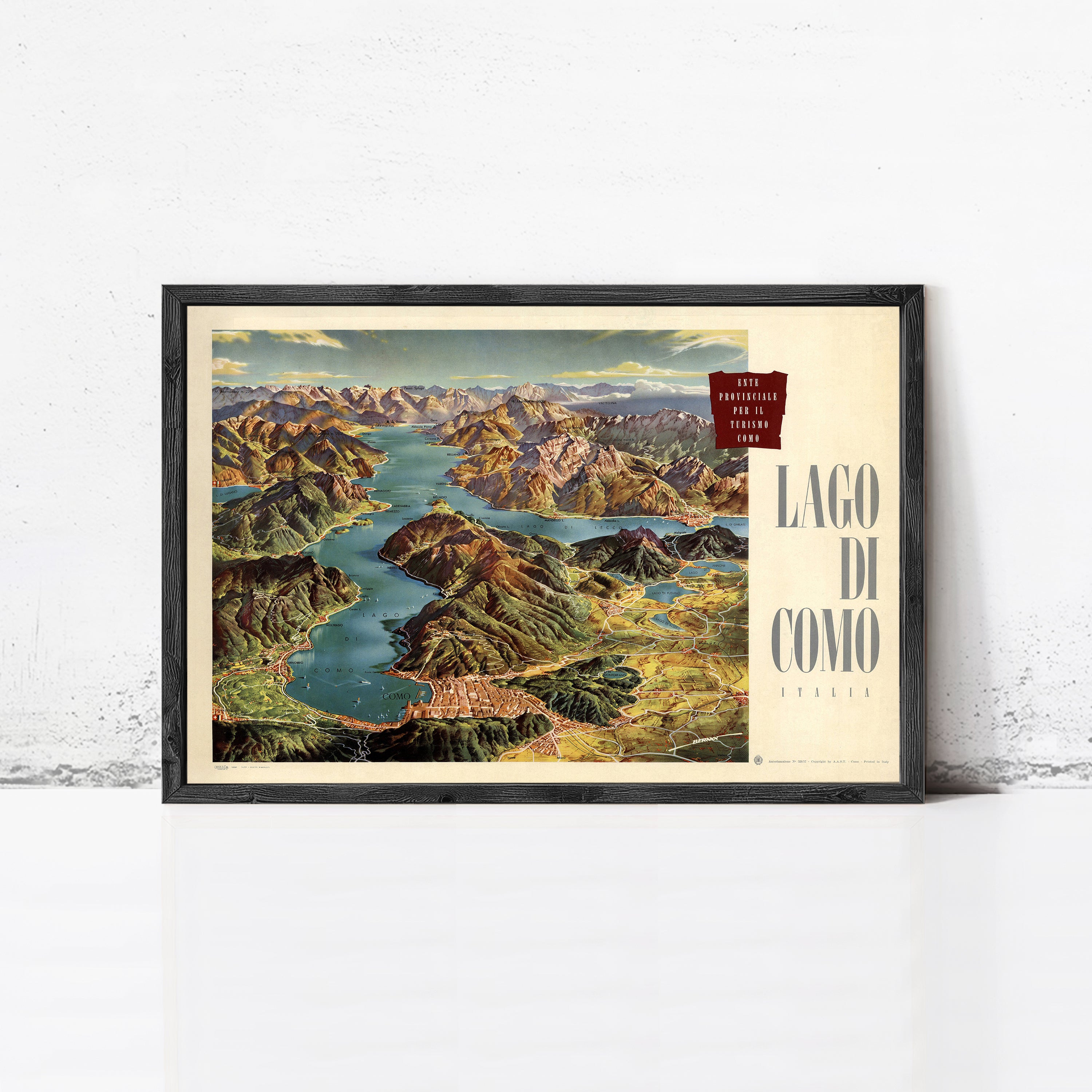 The image is a framed vintage map of Lago di Como, Italy, depicting the scenic lake surrounded by mountains and hills.