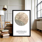 A framed map of Honolulu, Hawaii, with the text "HONOLULU 21° 18' 57.9° O" printed on it.