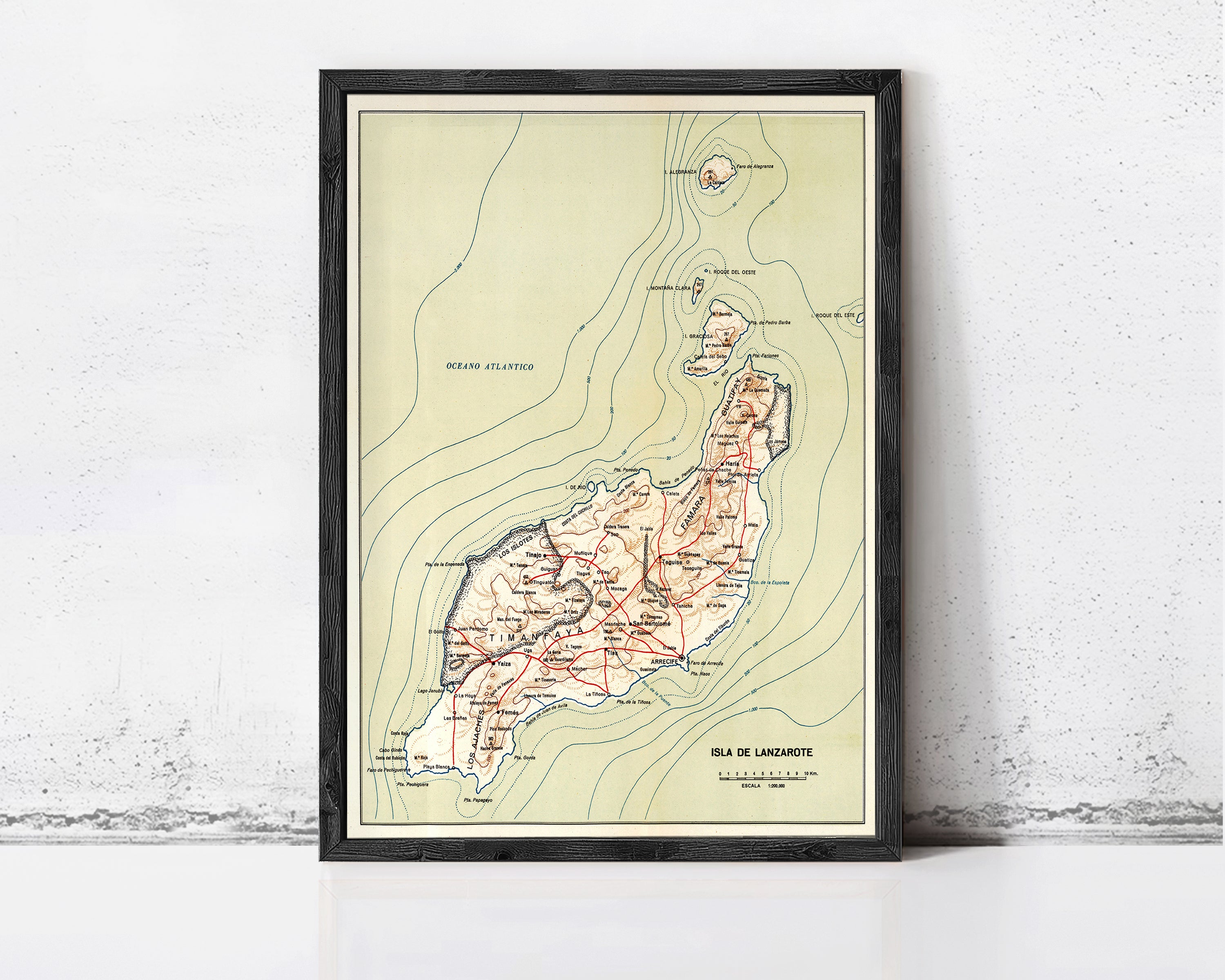 The image is a framed map of the island of Lanzote, showing the surrounding areas and geographical features.