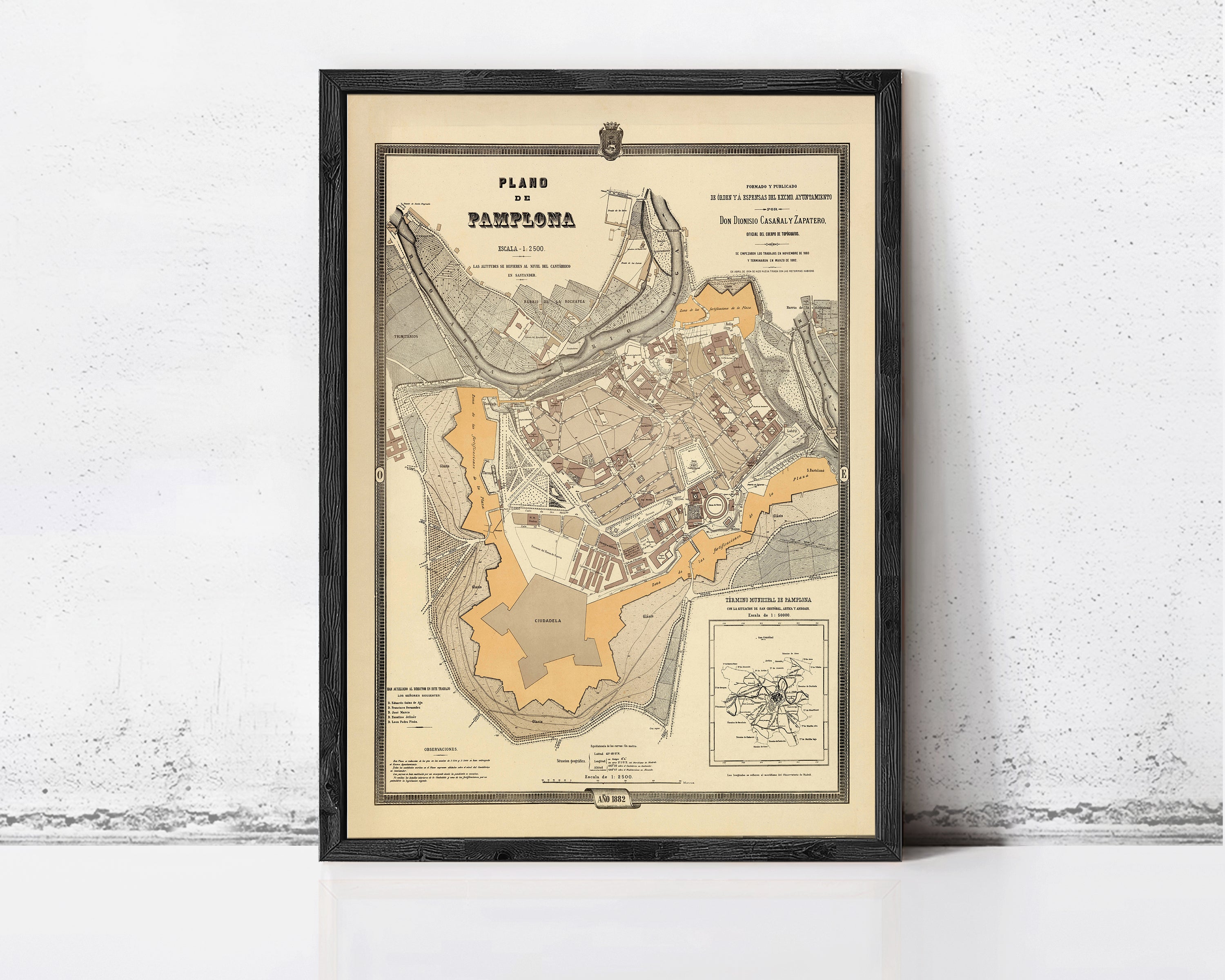 The image is a framed historical map of Pamplona, Spain, depicting the city and surrounding areas.